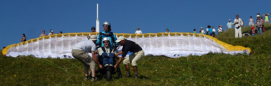 flying puy de dome biplace parapente handicare pano