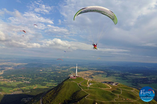 Flying Puy de Dome Biplace Parapente