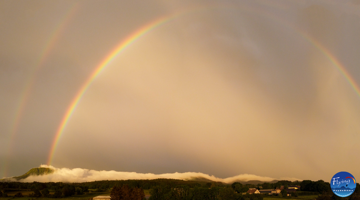 Arc-en-ciel au sommet du Puy de Dôme