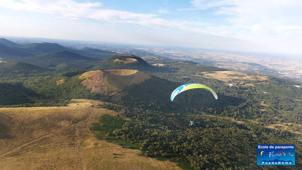 1 4 puy de dome vue du ciel b