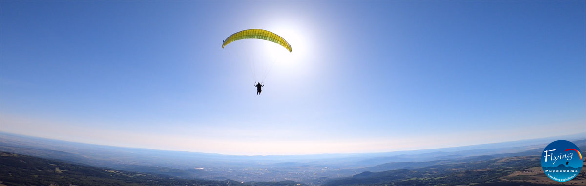 Parapente tel Icare au Puy de Dôme avec Flying