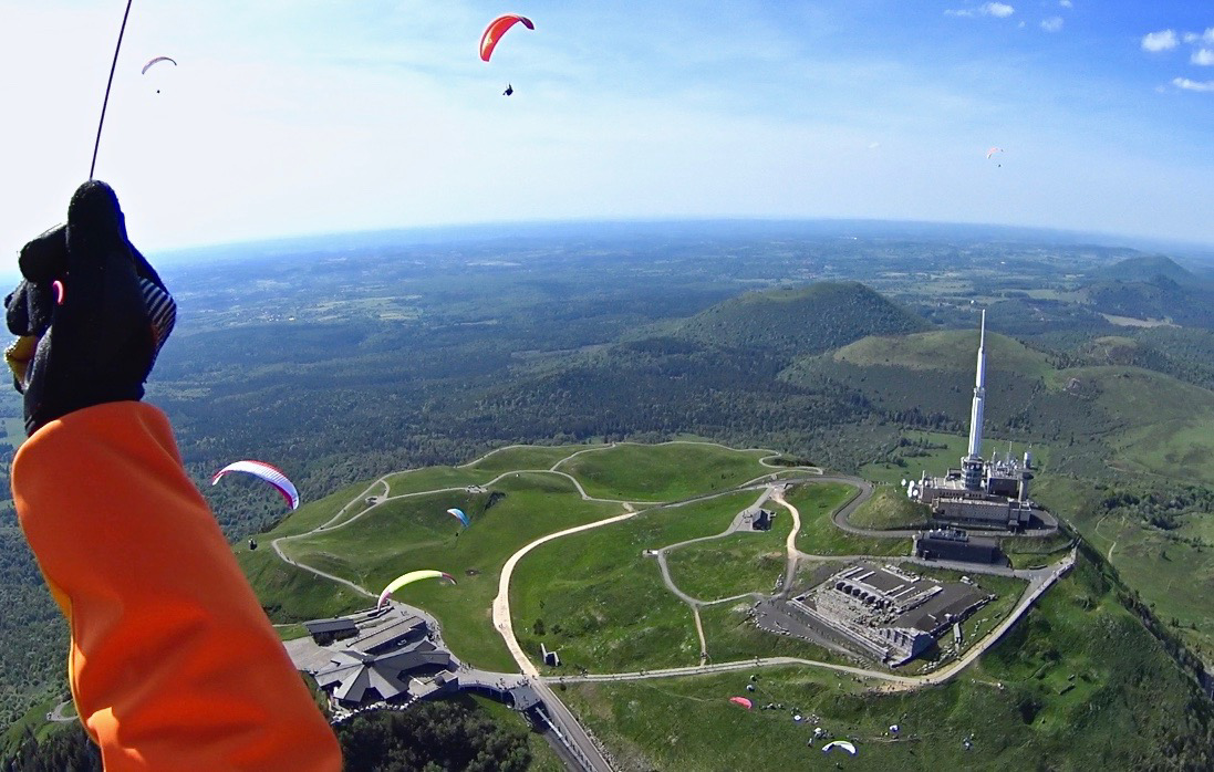 Cross Puy de Dome en parapente