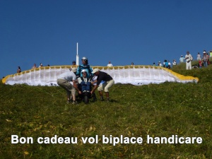 flying-puy-de-dome-biplace-parapente-handicare