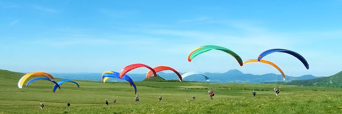 Flying Puy De Dome Parapente Pente Ecole Chaine Des Puys